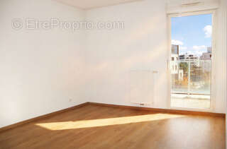Bx Lac - Proche toutes commodités - Bel appartement T2 (46m2) TBE avec Balcon et parking privatif - photo 6