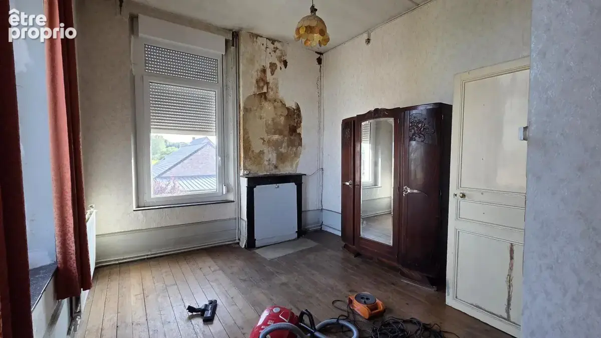 Maison bourgeoise à rénover avec de grandes dépendances située à Wignehies - photo 10