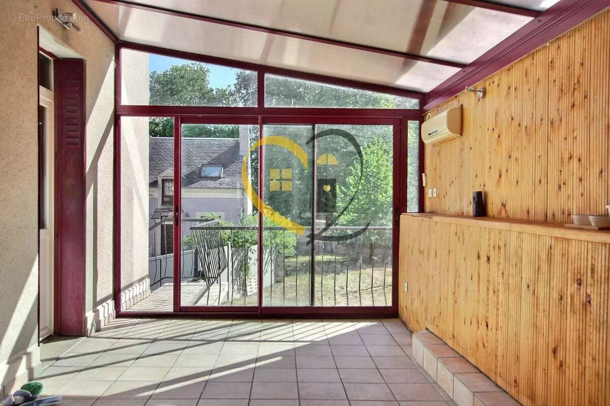 Maison de ville Mehun sur Yèvre - 137m2 - 3 chambres - véranda et jardin - photo 6