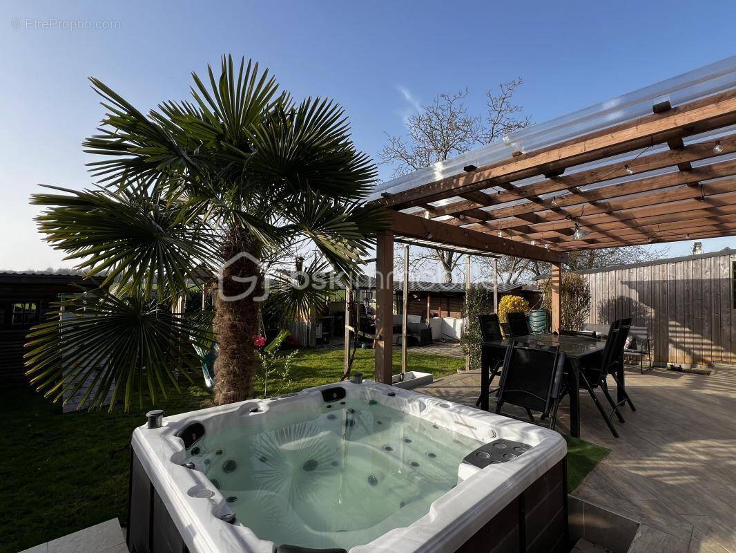 Maison à VILLENEUVE-LE-COMTE