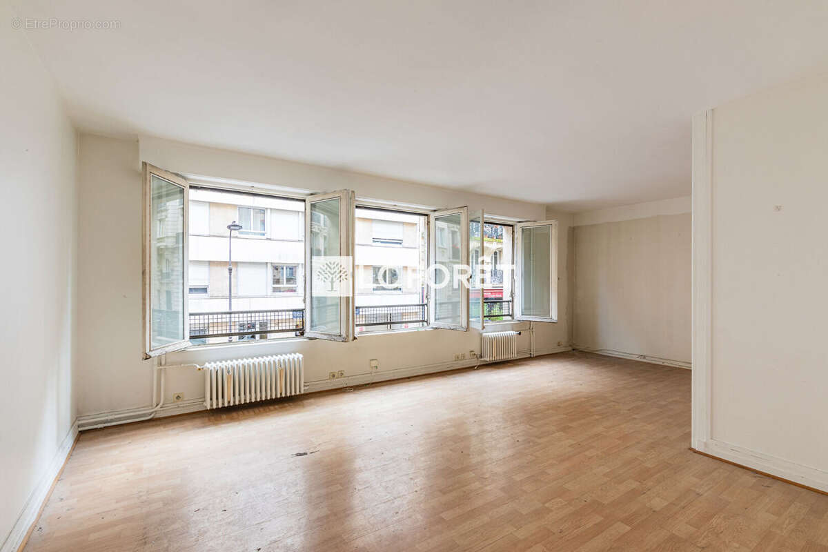 Appartement à PARIS-16E