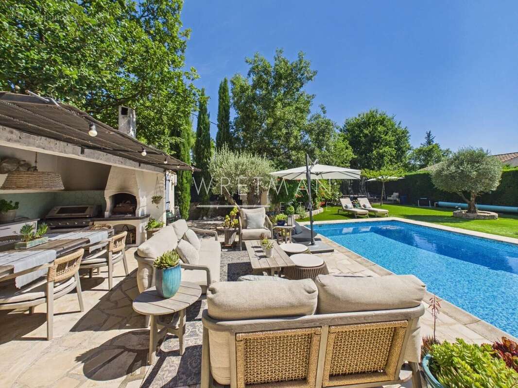 Villa rénovée avec piscine - Callian - photo 2