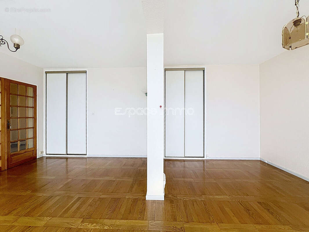 Appartement à MONT-SAINT-AIGNAN