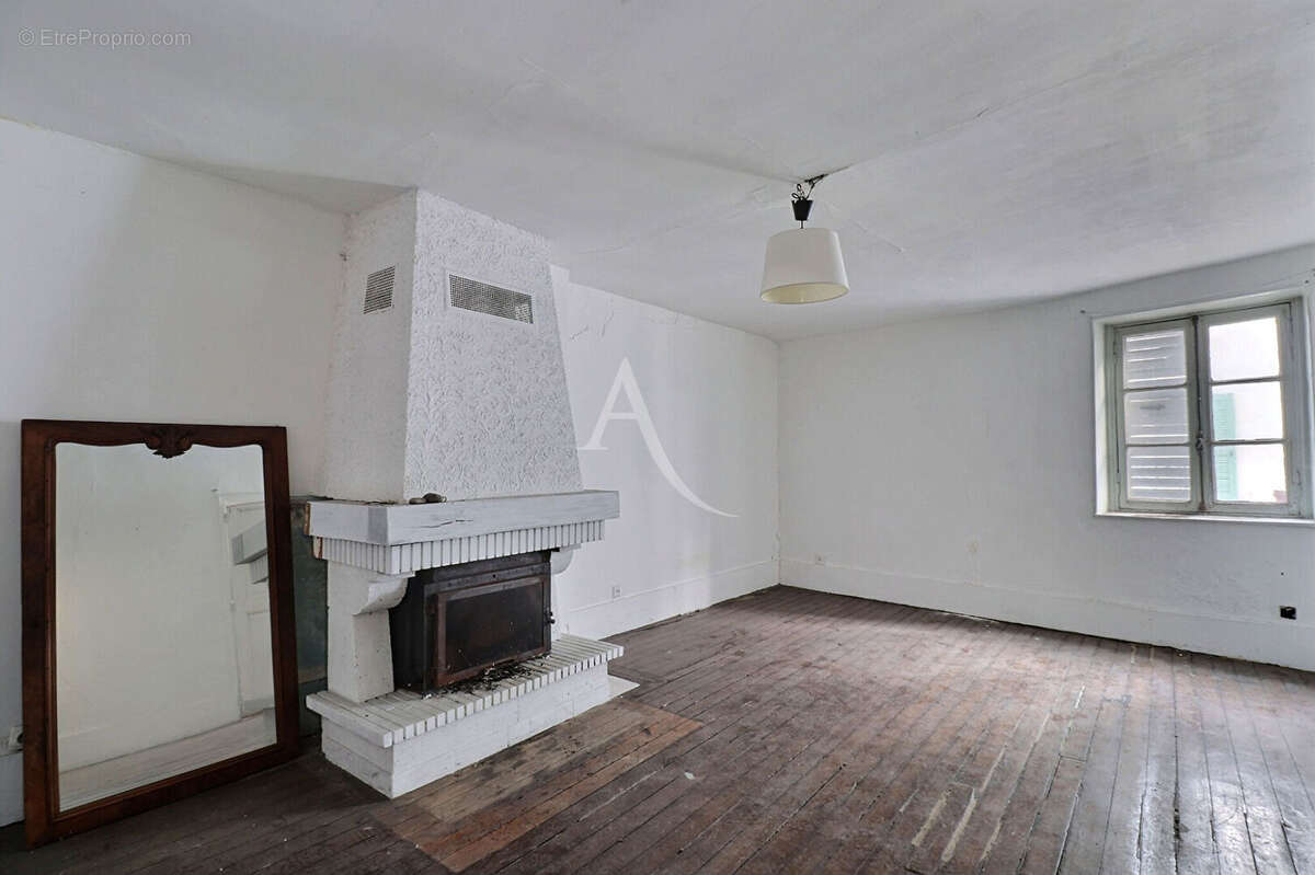 Vaste bâtisse de caractère début du XXème siècle Maisons Laffitte 10 pièce(s) 100 m2, cour intérieure, cave voutée ! - photo 10