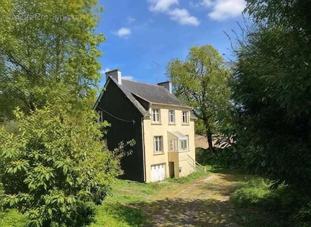 Maison à MAEL-CARHAIX