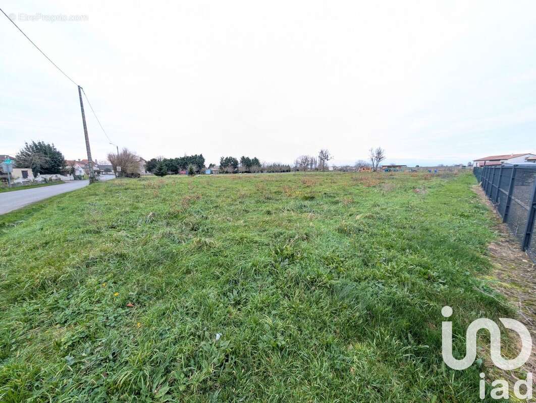 Photo 3 - Terrain à LEIGNES-SUR-FONTAINE