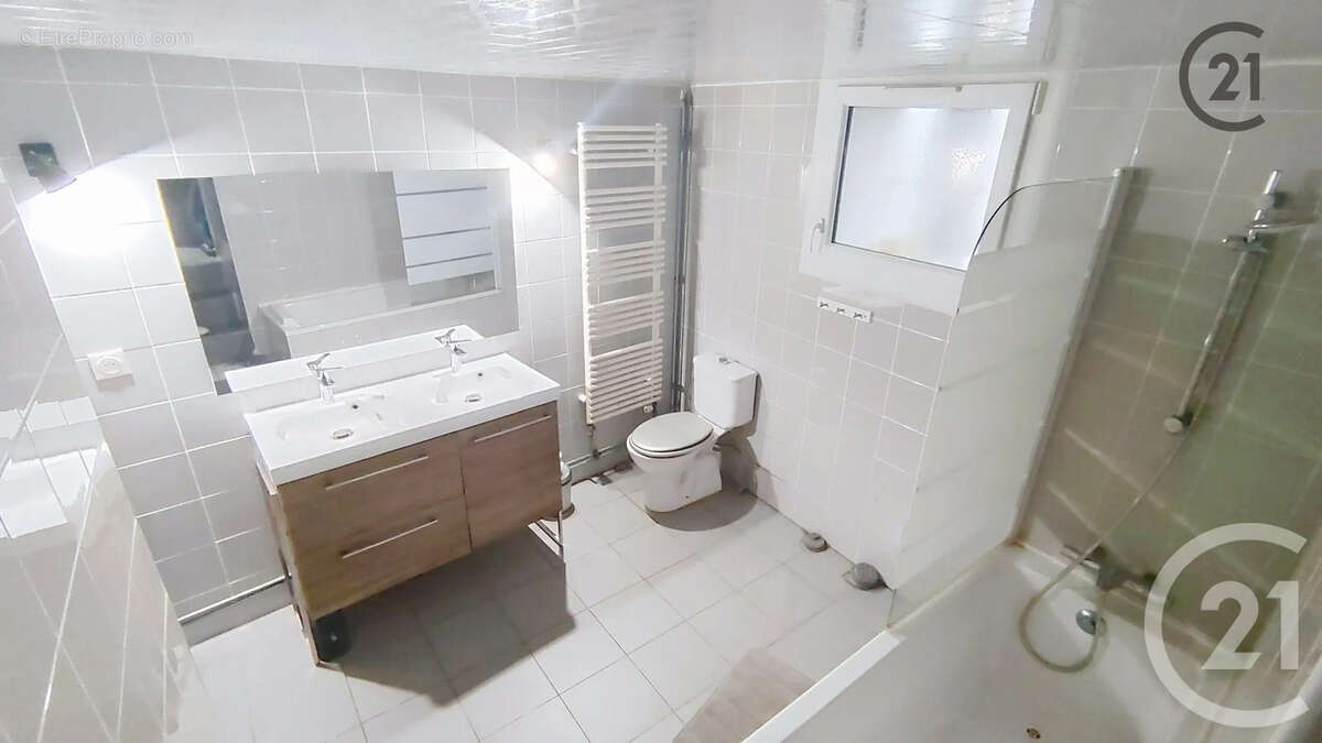 Maison à VERT-SAINT-DENIS