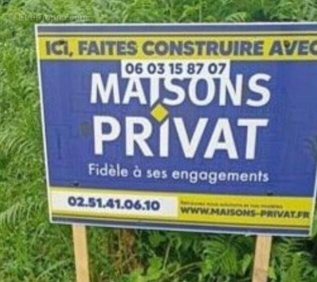 Terrain à LA CHAIZE-LE-VICOMTE