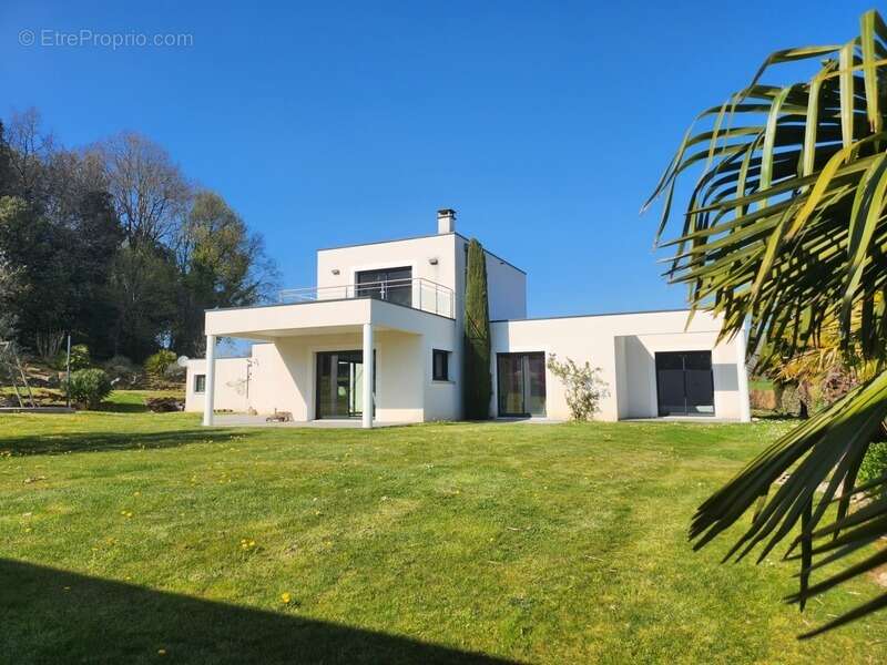 Maison à SAINTE-NATHALENE