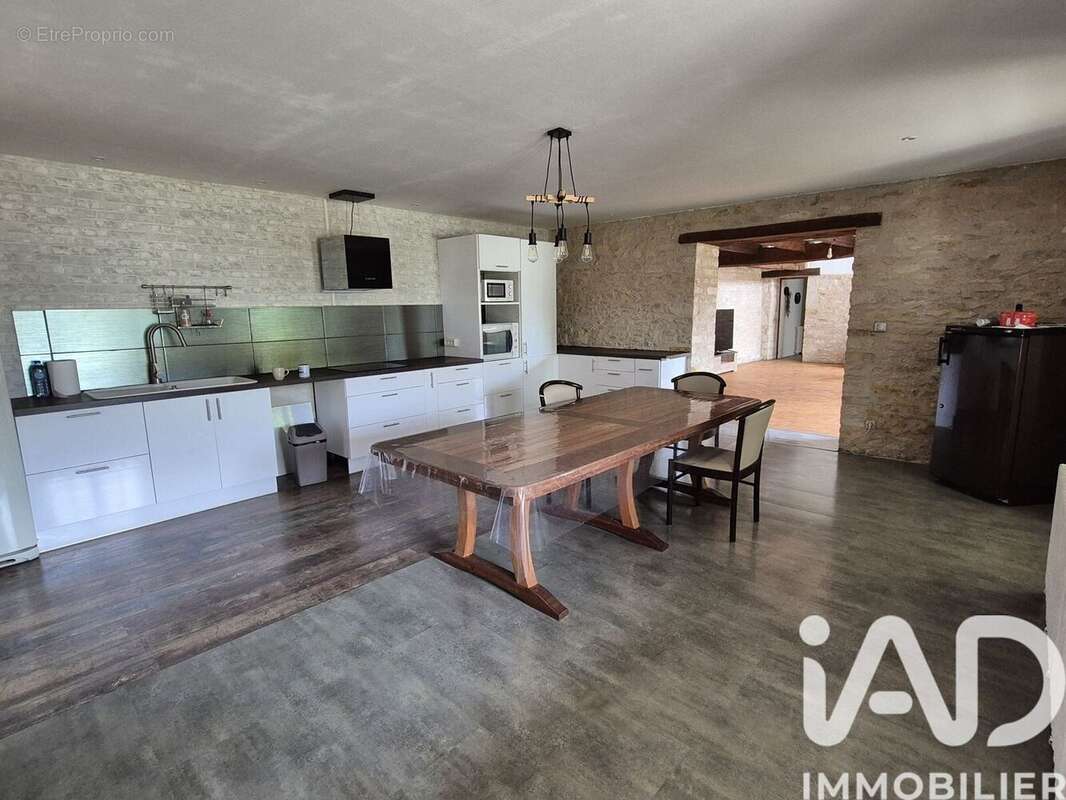 Maison 213 m² à Chouppes  - photo 3