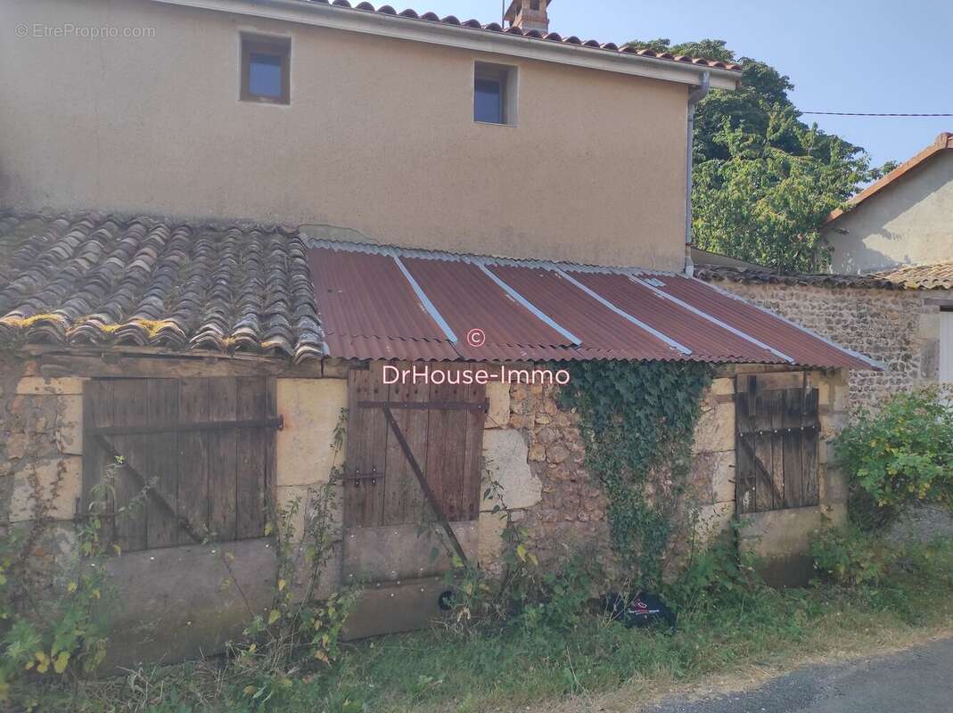 Maison 83 m² à Saint-Sauvant  - photo 11