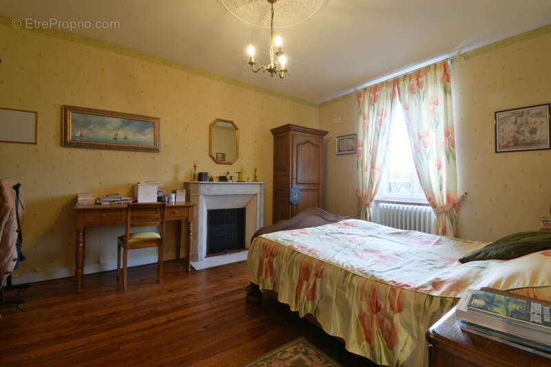 Maison 220 m² à Saint-Fraimbault  - photo 13