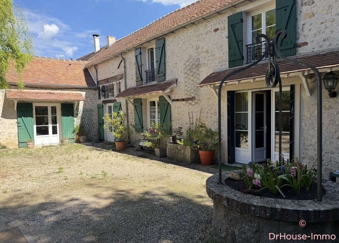 Maison à BAGNEAUX-SUR-LOING