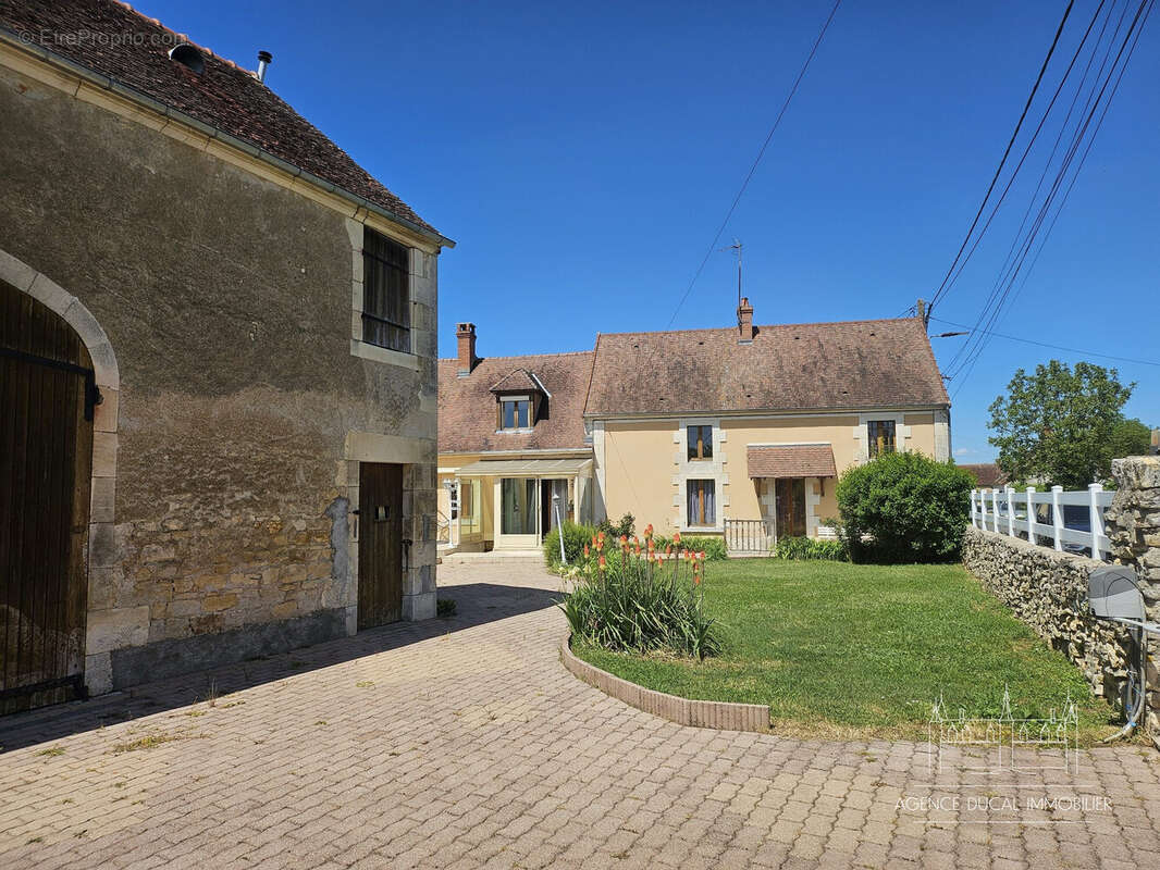 Maison à VARENNES-LES-NARCY