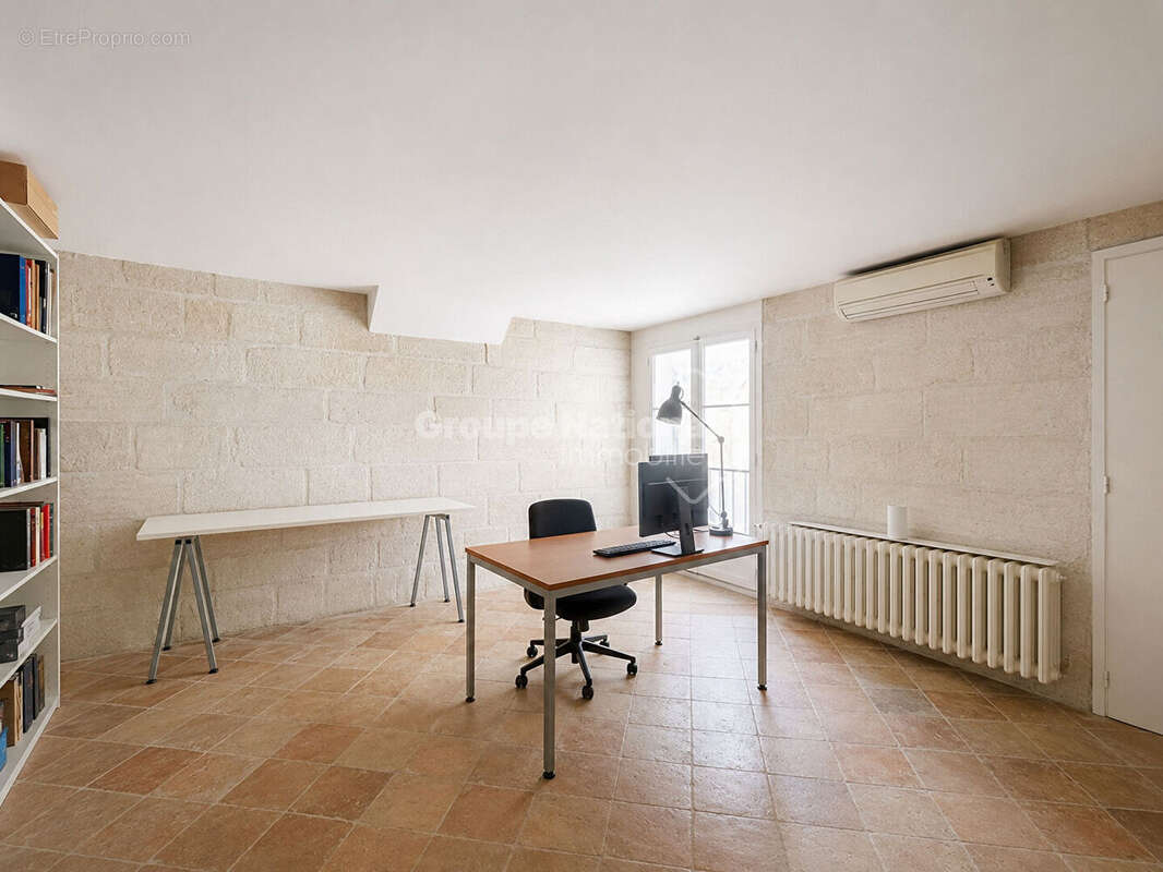 Avignon intra-muros ? rue joseph vernet ? hôtel particulier du xviiie siècle ? bureaux / futur appartement de101,15 m² - photo 10