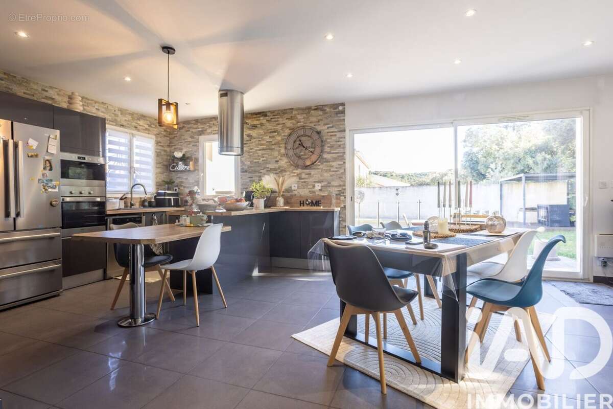 Maison 110 m² à Rochefort-Du-Gard  - photo 5
