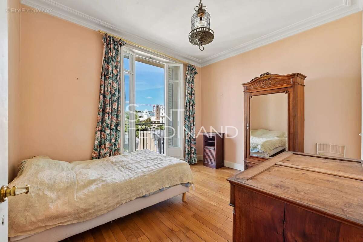 Appartement à NEUILLY-SUR-SEINE