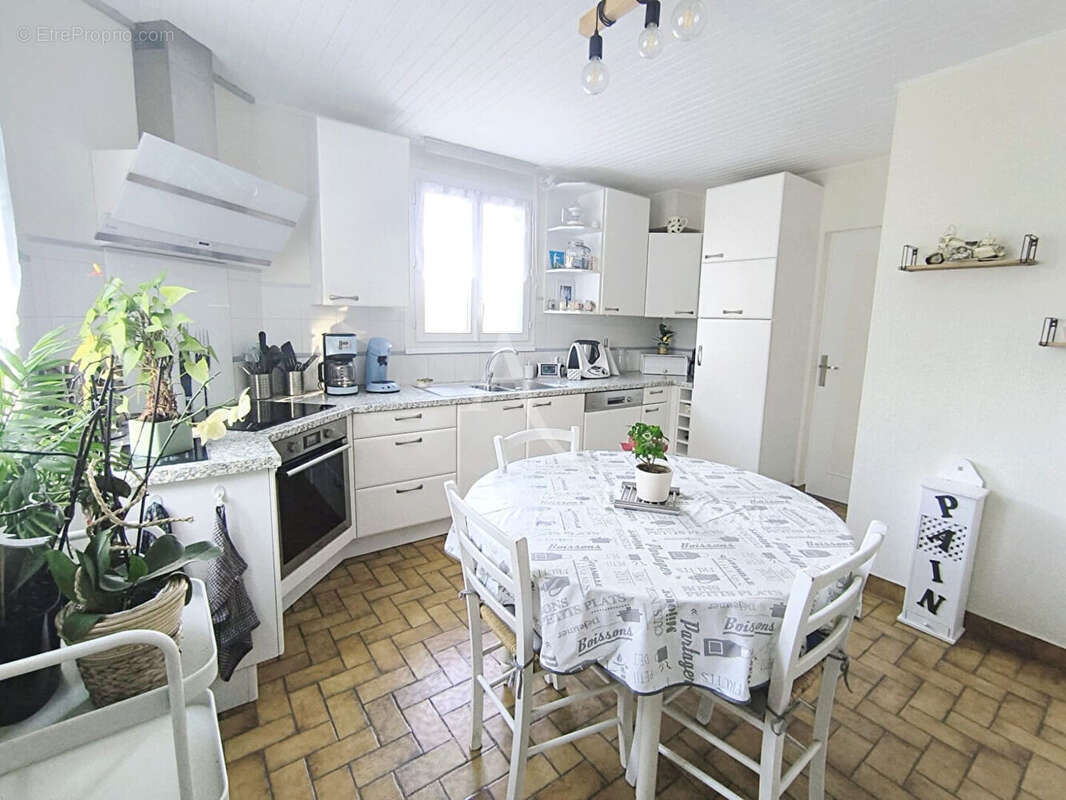 Maison à LA MEMBROLLE-SUR-LONGUENEE