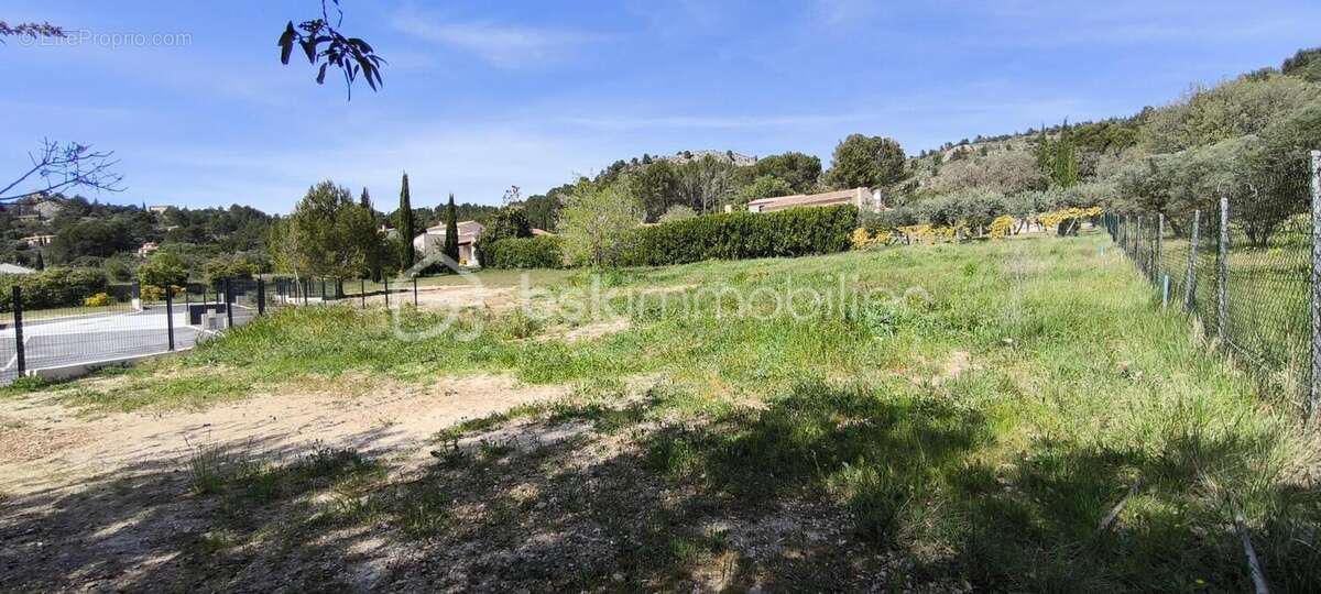 A vendre terrain constructible et viabilisé de 567 m2  , au pied du Luberon , très au calme , sur Mérindol - photo 10