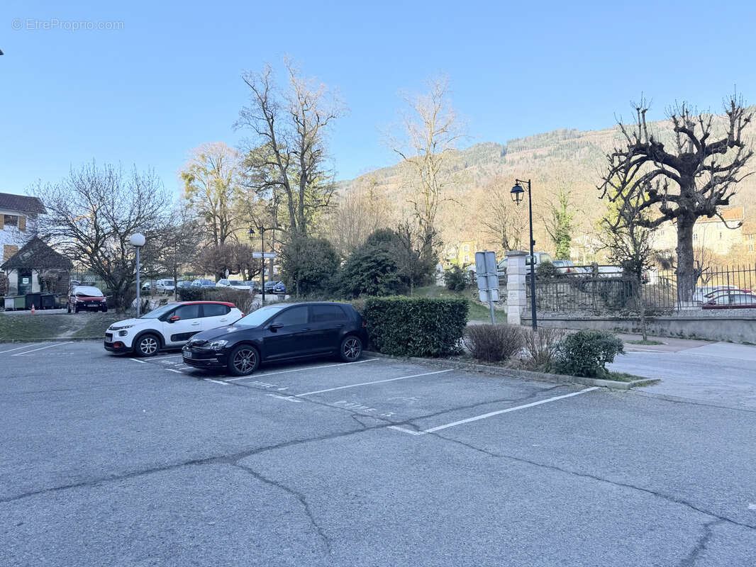 Parking à ALLEVARD