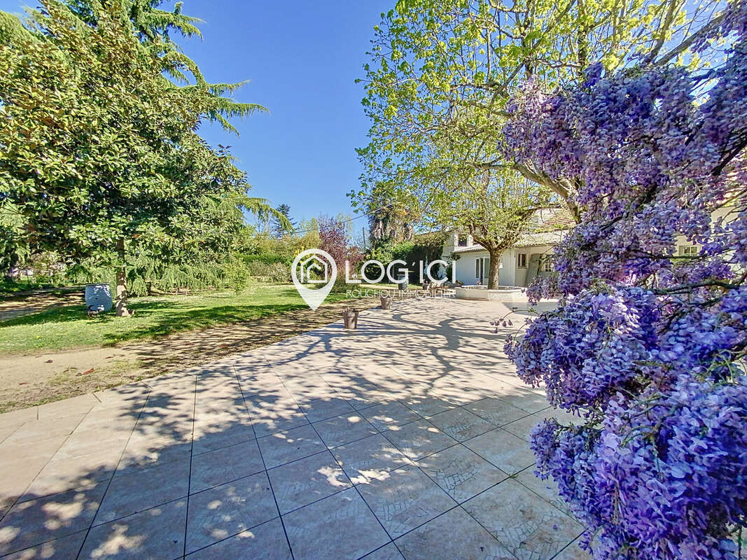 Commerce à SEVIGNACQ