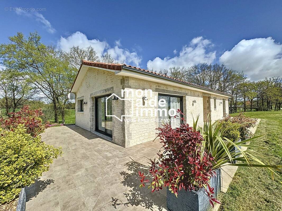 Maison à SAINT-MARTIN-DE-FRESSENGEAS