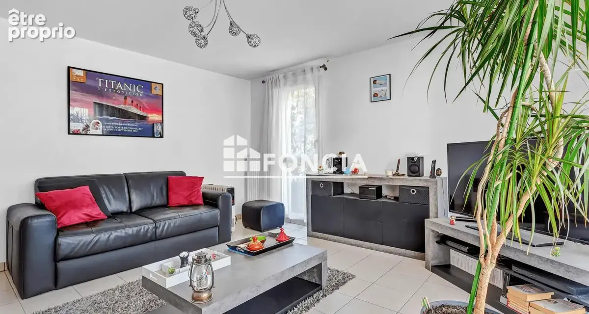 3 pièces de 58m2 Loi Carrez et 66m2 au sol avec loggia, au 1er étage avec ascenseur, 1 box, immeuble de 2013 dont 260 € de charg - photo 8