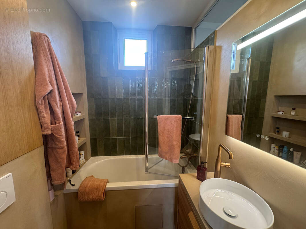 Appartement à CHARENTON-LE-PONT
