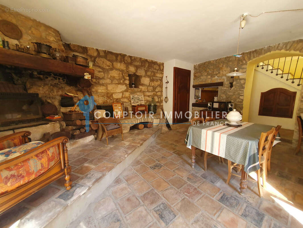 Village médiéval de la Vallée de la Cèze : Jolie Maison de village avec 2 terrasses ayant vue dominante - photo 2