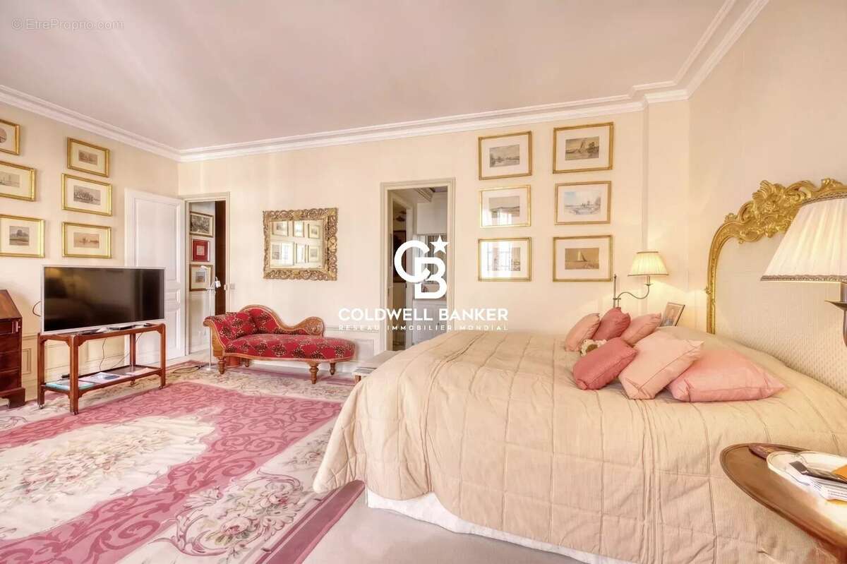 Appartement à PARIS-8E