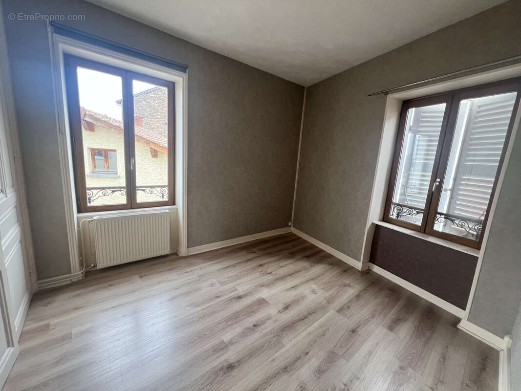 Appartement à AMPLEPUIS