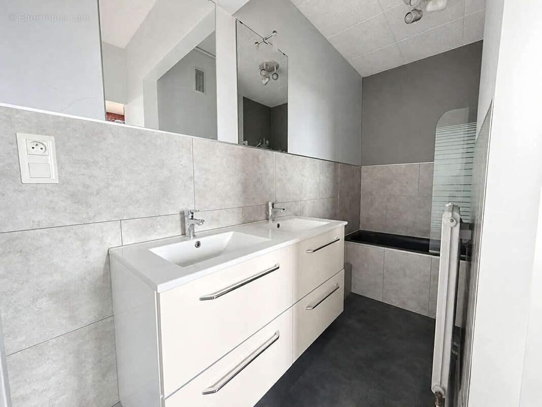 BETHUNE - Appartement T2 avec balcon en résidence sécurisée - photo 5
