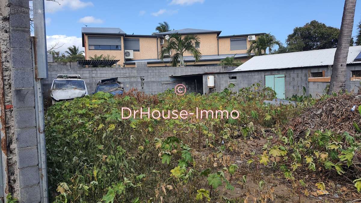 Terrain à SAINT-LOUIS