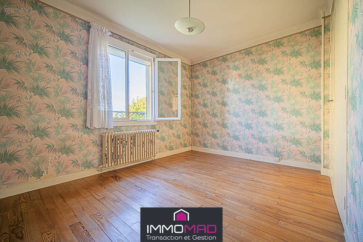 Maison à DUGNY-SUR-MEUSE