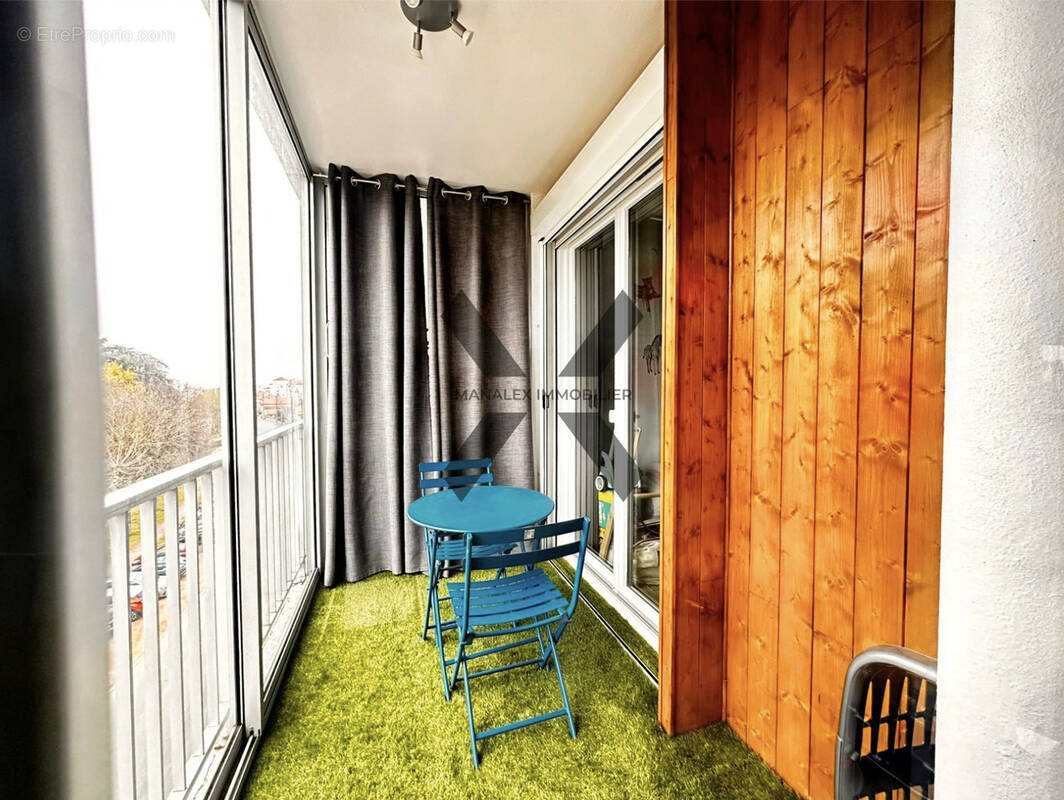 Appartement à LE COTEAU