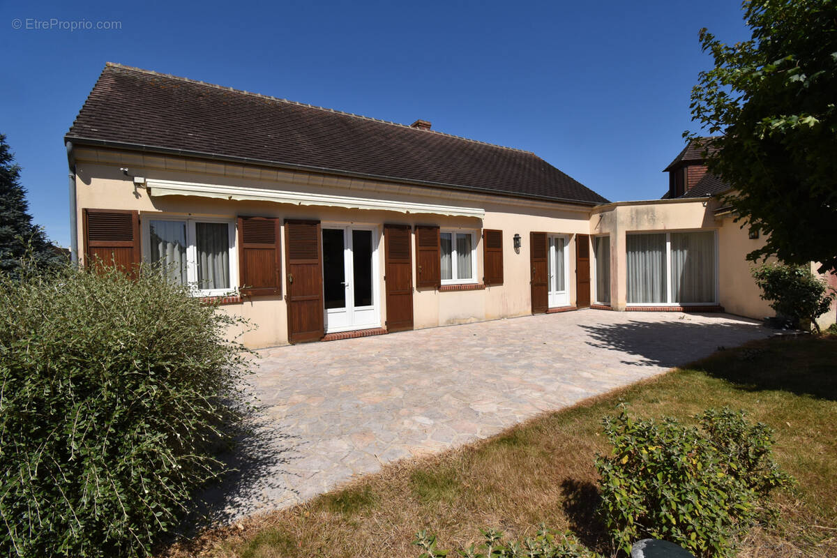 Maison à BROU