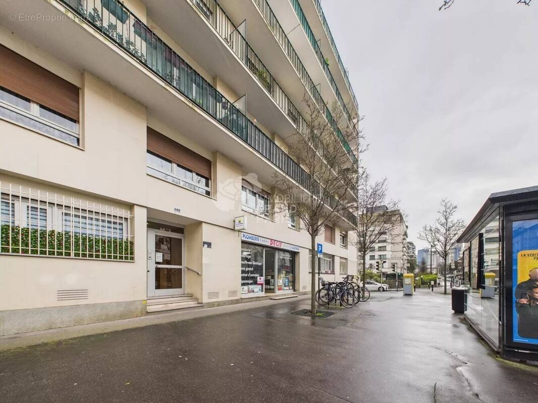 Commerce à COURBEVOIE