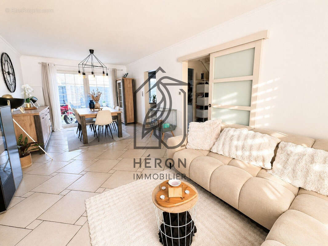 Séjour env 26 m² - Maison à BILLY-BERCLAU