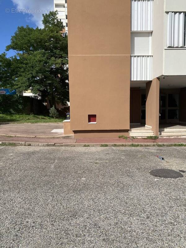 Parking à VILLEURBANNE