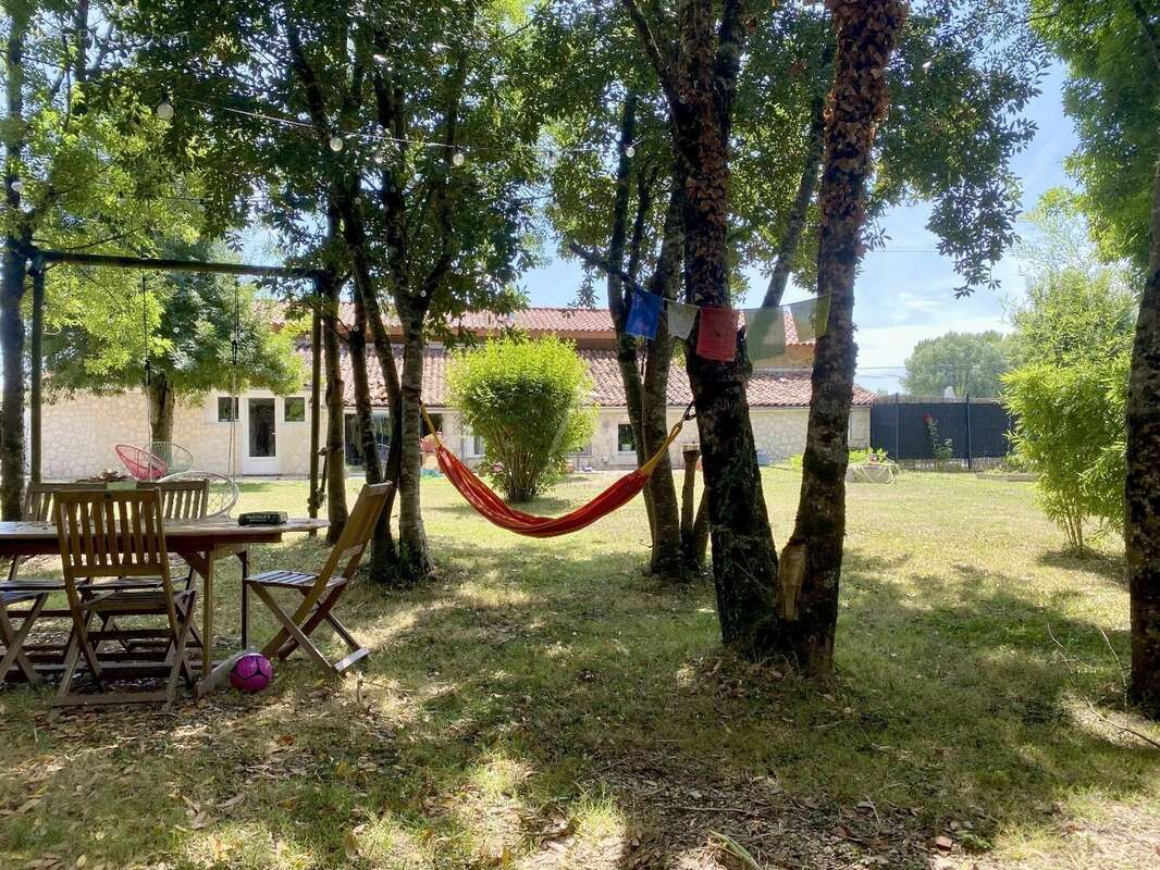 Maison à BRIZAMBOURG