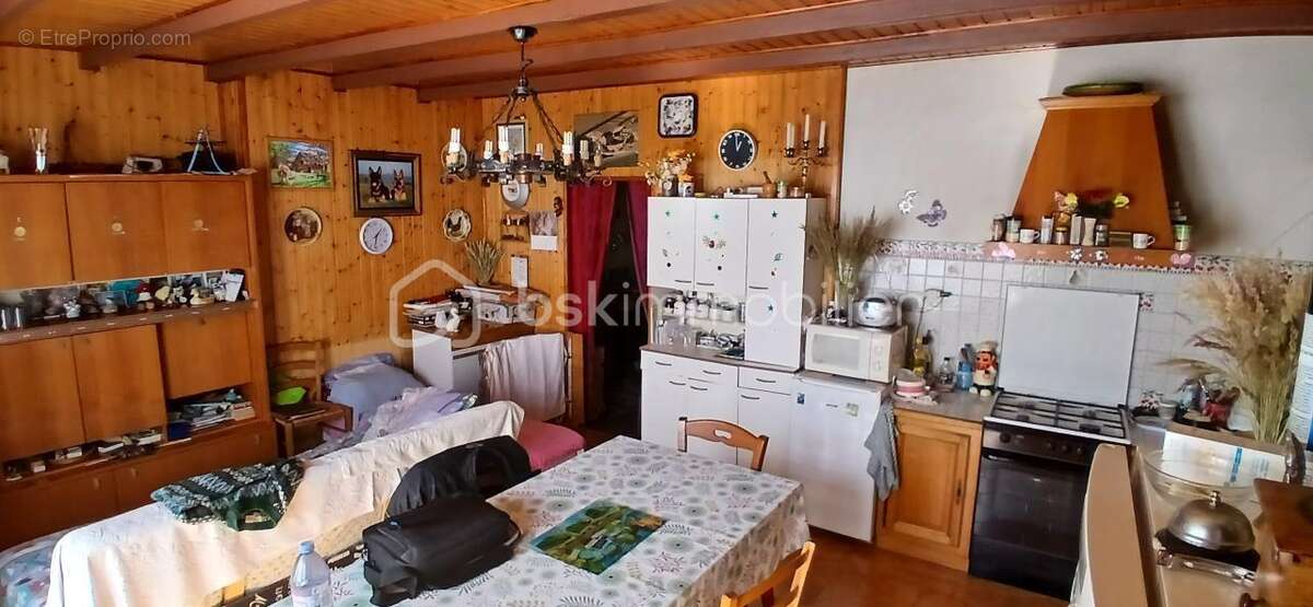 Maison à BORS(CANTON DE MONTMOREAU-SAINT-CYBARD)