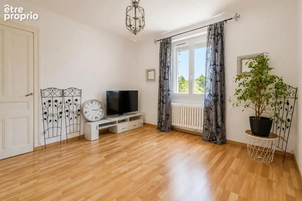 69400 - ARNAS - Maison familiale de 133 m² avec terrain - photo 8