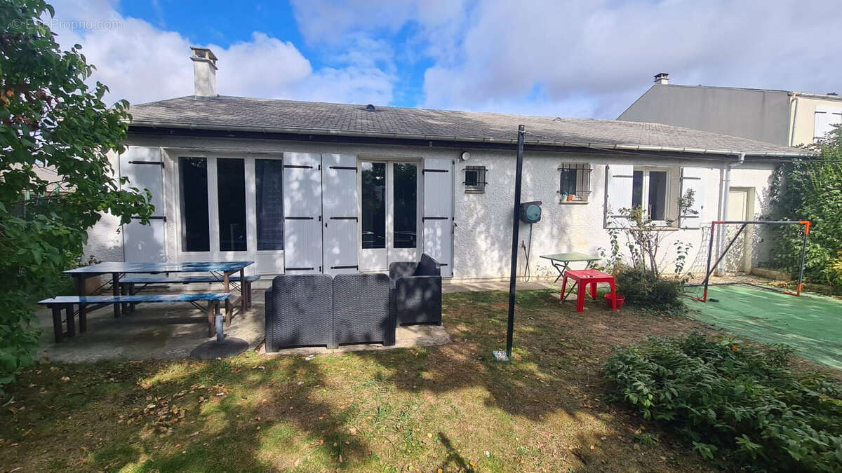 Maison à SAVIGNY-LE-TEMPLE