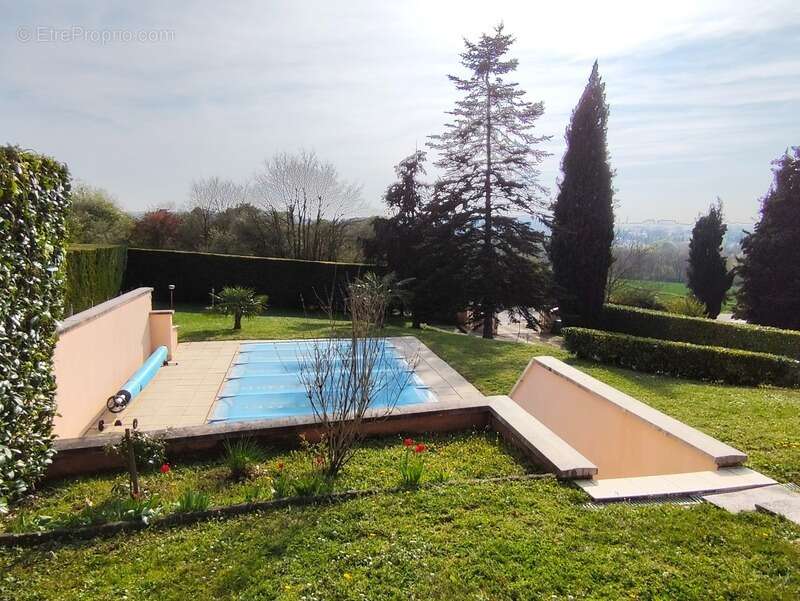 Maison à RUELLE-SUR-TOUVRE