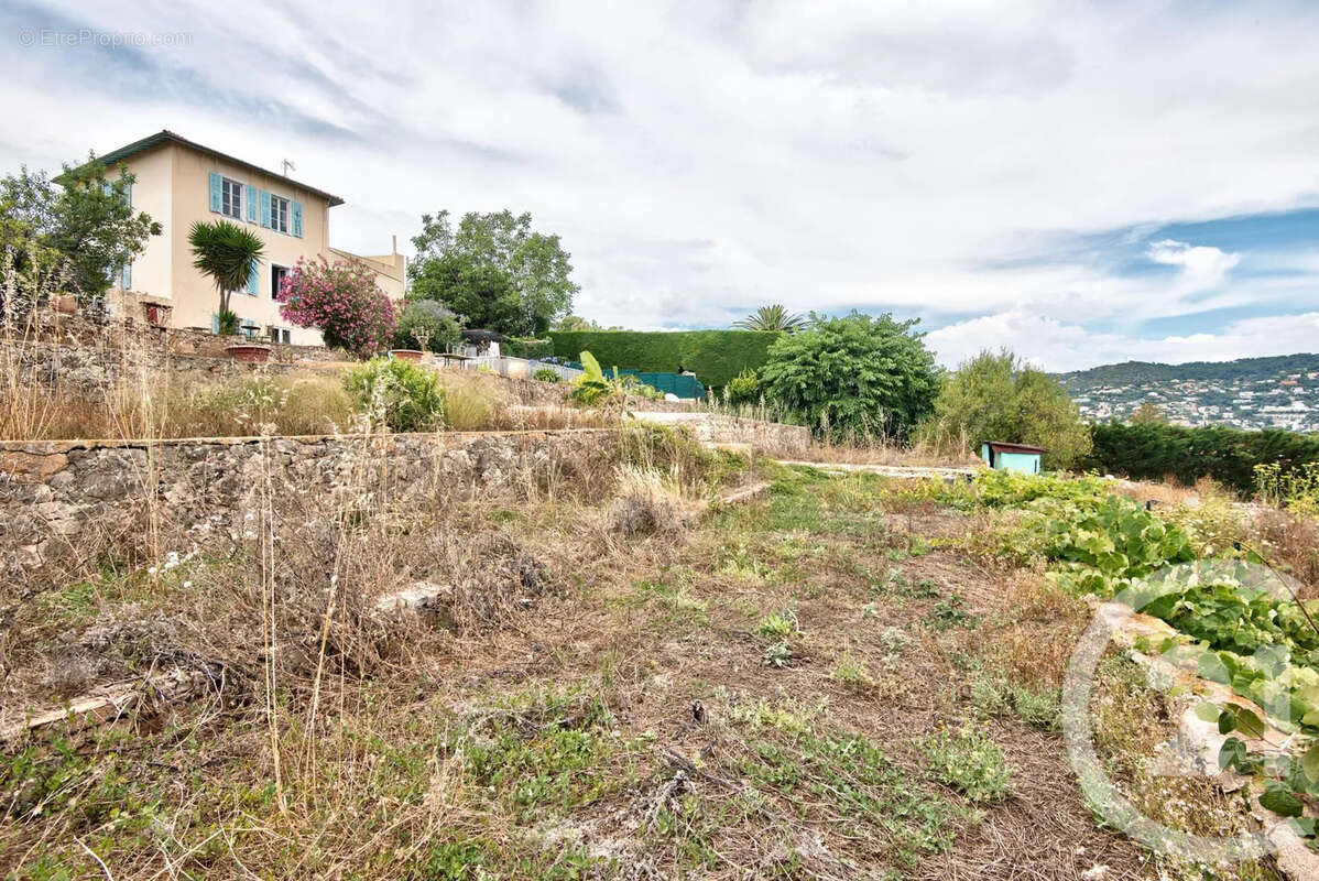 Terrain à NICE