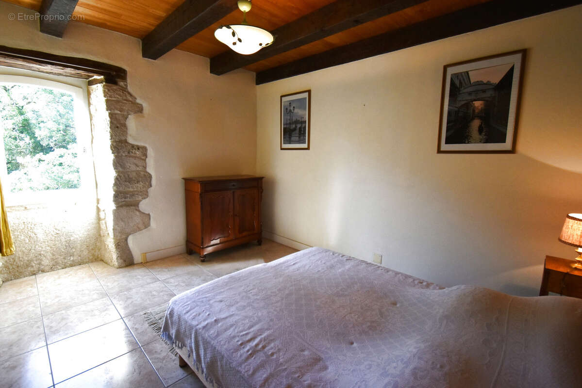 Maison à MONTAIGU-DE-QUERCY