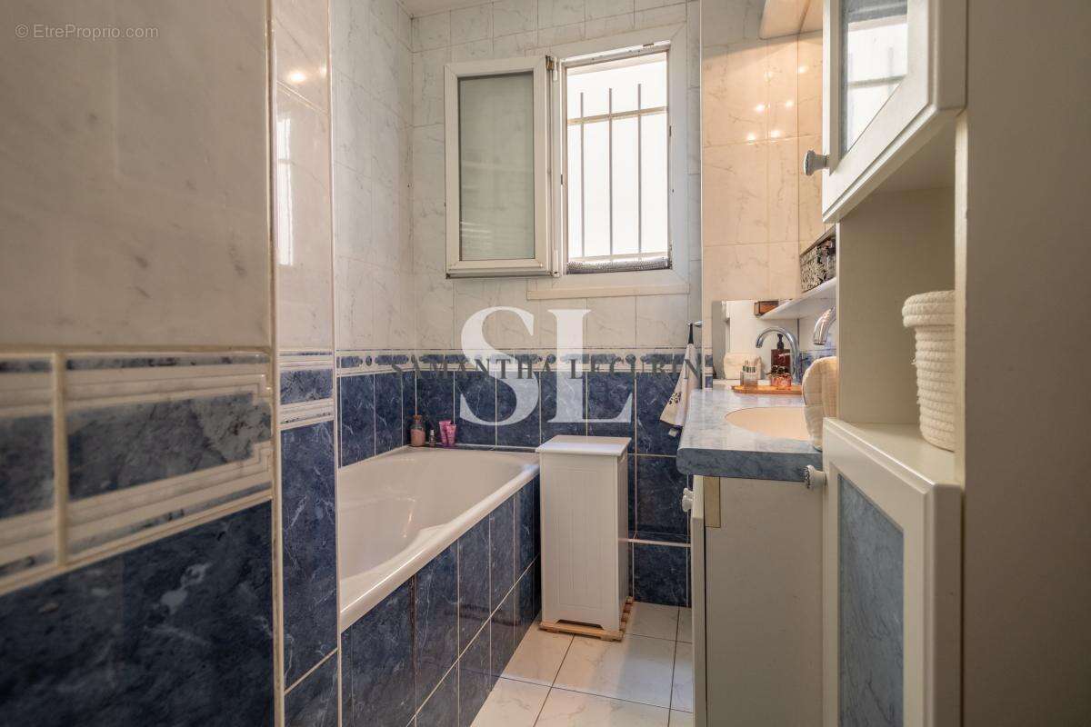 Appartement à LES LILAS