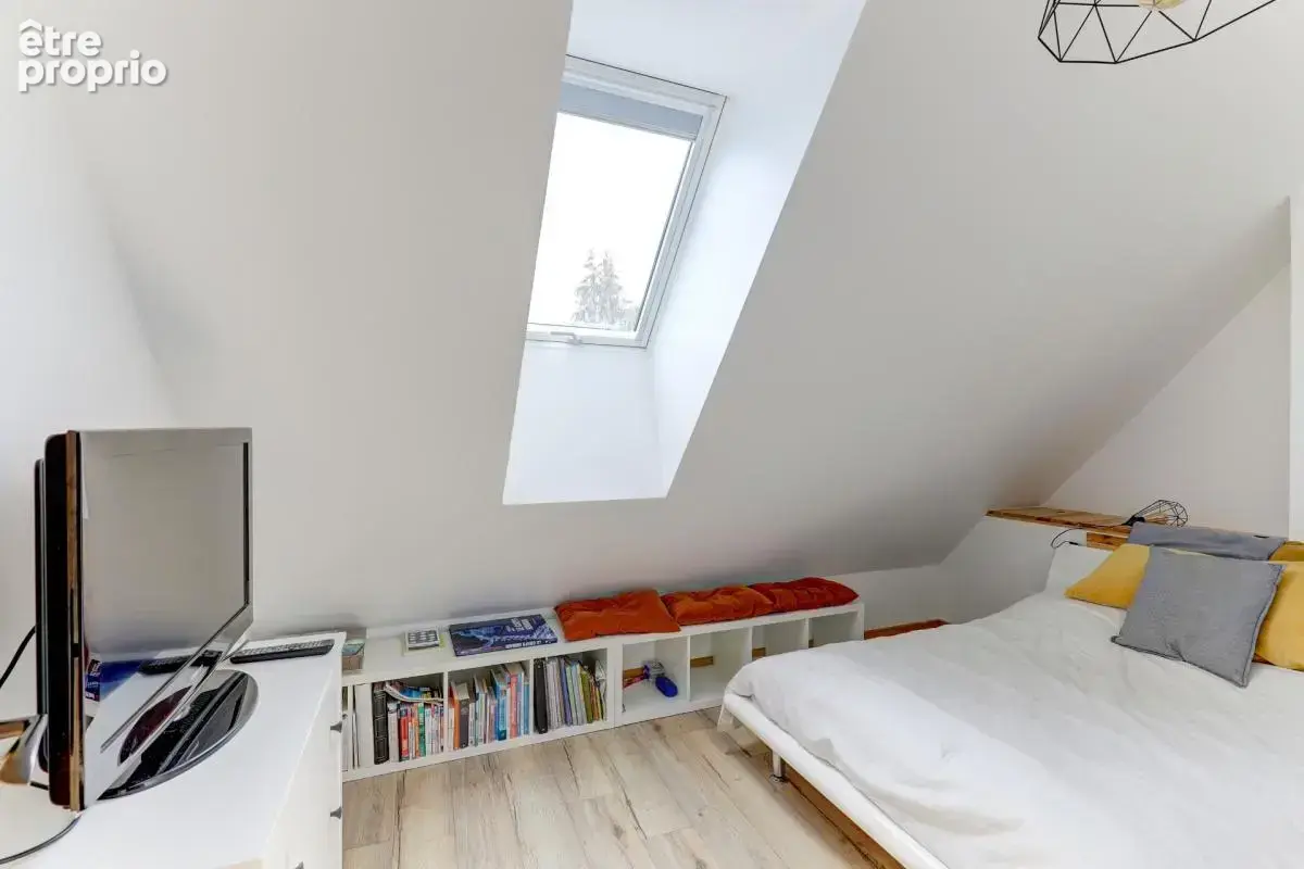 Propriété de caractère de 290 m² bâtis, Saint-Pierre-Roche — Maison rénovée 130 m² + grange de 160 m² à restaurer - photo 14