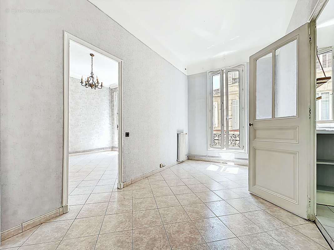 Appartement à MARSEILLE-5E