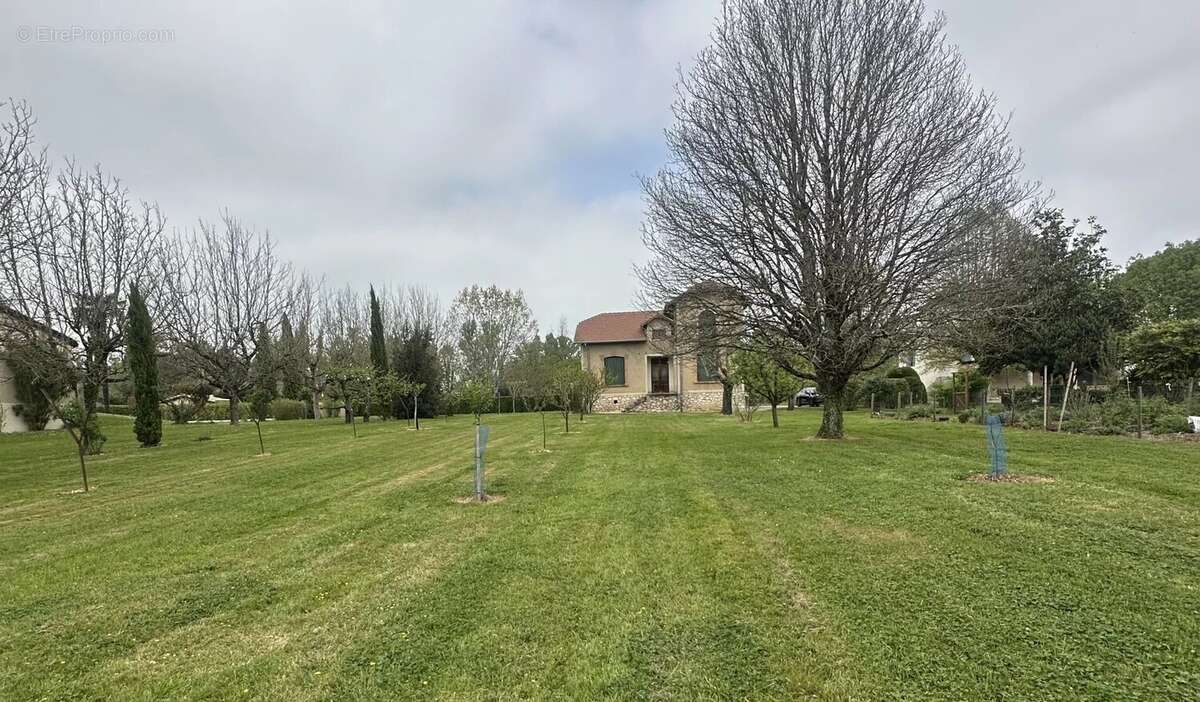 Maison à NEGREPELISSE